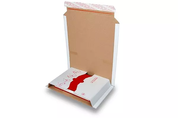 Wikkeldoos met plakstrip enkele golf wit 302x215x5-73mm
