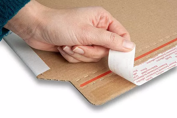 Wikkeldoos met plakstrip enkele golf wit 302x215x5-73mm